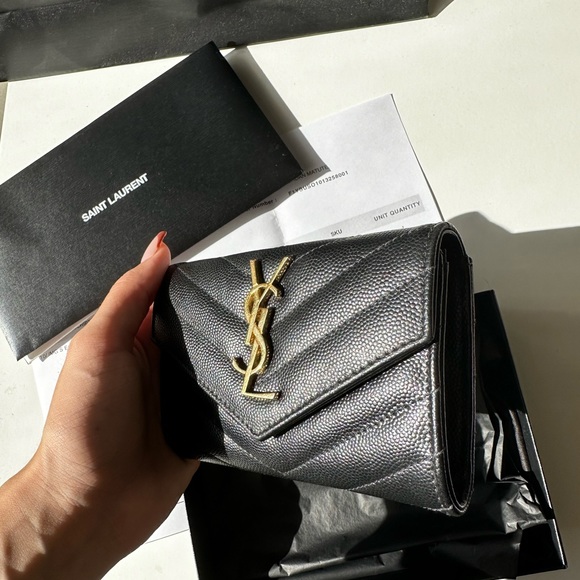 Cassandra matelasse wallet - Picture 5 of 7